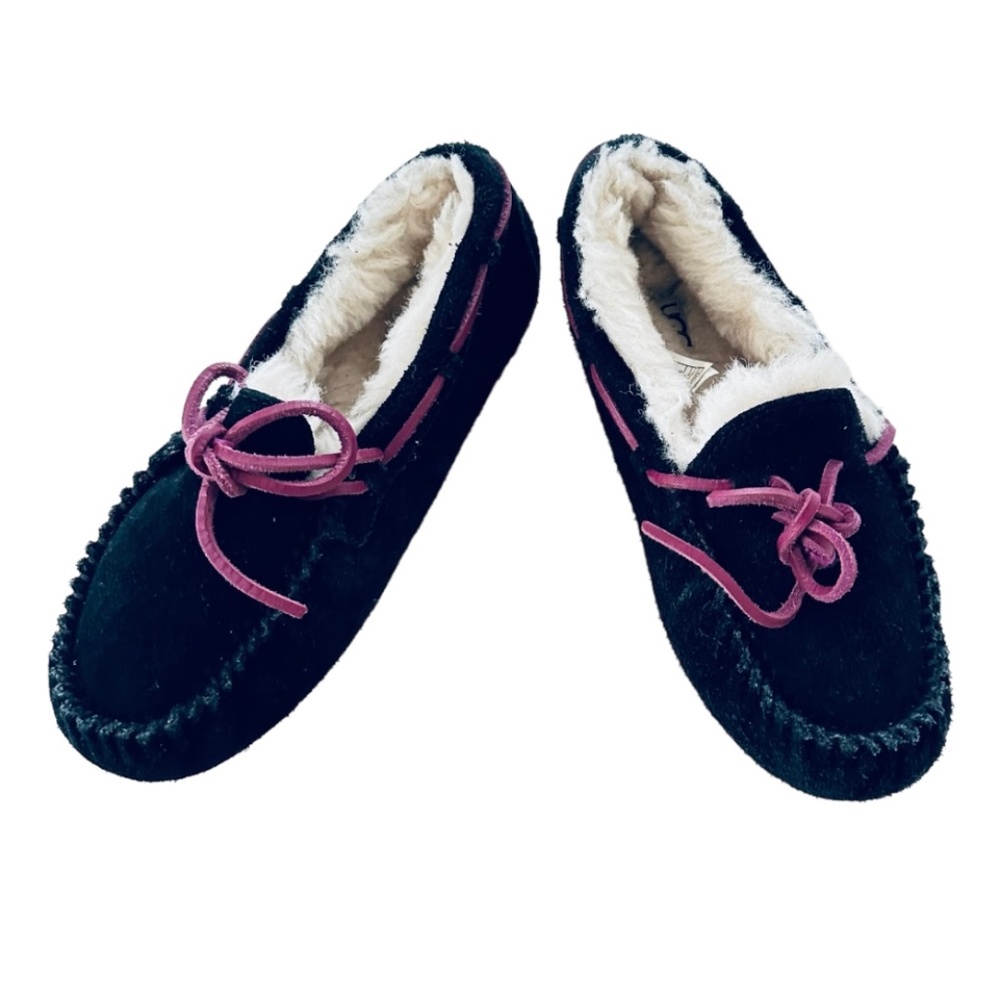 UGG KIDS MOCCASINS SIZE 1 suede  and purple lace